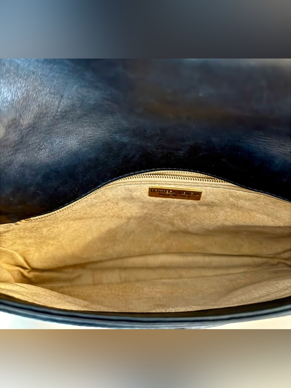Bottega Veneta Black Intrecciato Leather Clutch. A Find In Immaculate Condition - Picture 8 of 9